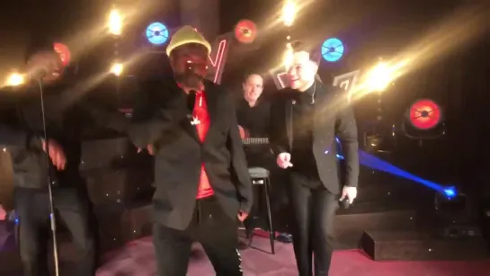 Olly Murs & will.i.am - Moves (Live)