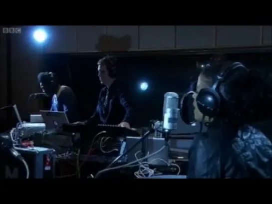 Magnetic Man ft. Ms Dynamite - Fire (Live Maida Vale)