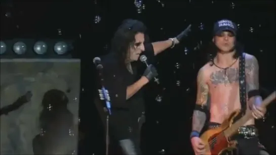 Alice Cooper - School’s Out / Another Brick in the Wall (Live at the Wacken Open Air Festival in Germany on 3 August 2013)