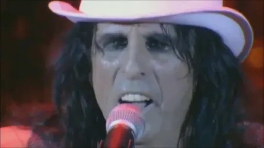 Alice Cooper - School's Out (Live at the Labatt's Hammersmith Apollo in London, England, UK on 19 July 2000)