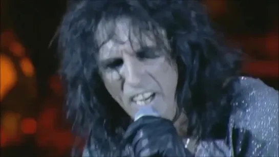 Alice Cooper - It's Hot Tonight (Live at the Labatt's Hammersmith Apollo in London, England, UK on 19 July 2000)