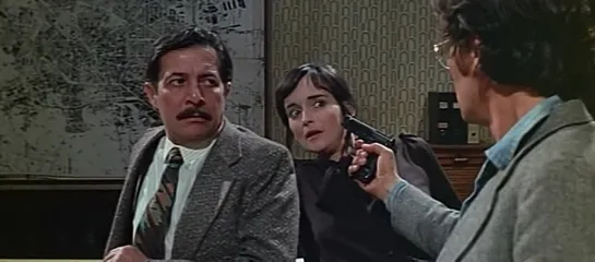 Extraña muerte de una menor (Morte sospetta di una minorenne, 1975)  Sergio Martino - Castellano