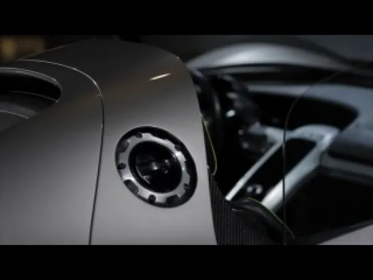 Porsche 918 Spyder Hybrid drives - first real video