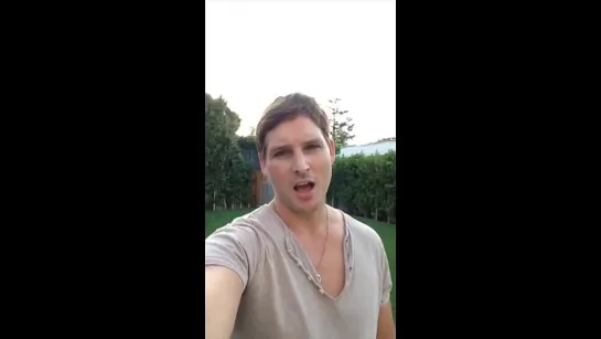 Питер принял участие в благотворительной акции «ALS Ice Bucket Challenge»