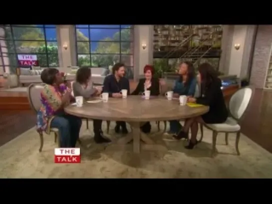 Peter Facinelli bites Sharon Osbourne