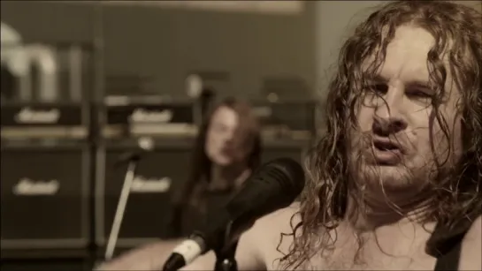 Airbourne - Live It Up [OFFICIAL VIDEO]