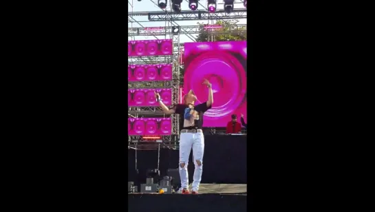 [Fancam][10.06.2017] H. One (Hyungwon) x Justin Oh - Bam!Bam!Bam! (Feat. Jooheon) @ Ultra Korea 2017