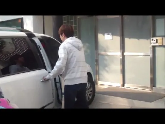 [FANCAM] 121006 Luhan & Tao @ SMT building