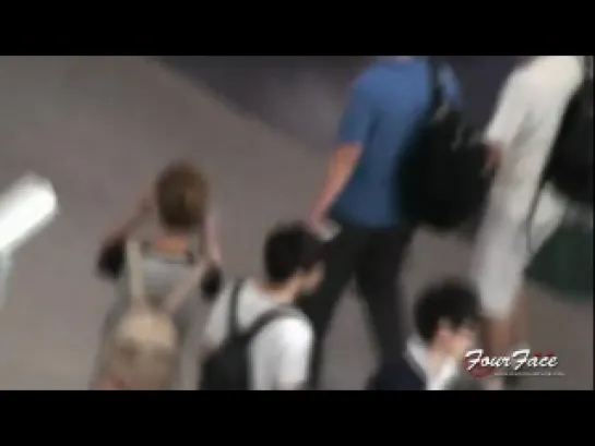 [FANCAM] 120702 EXO-M @ Beijing Airport (Kris&Luhan focus)