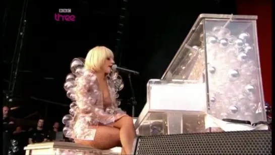 2009 // The Fame Ball Tour [Festivals] > Poker Face Acoustique (Gagavision.net)