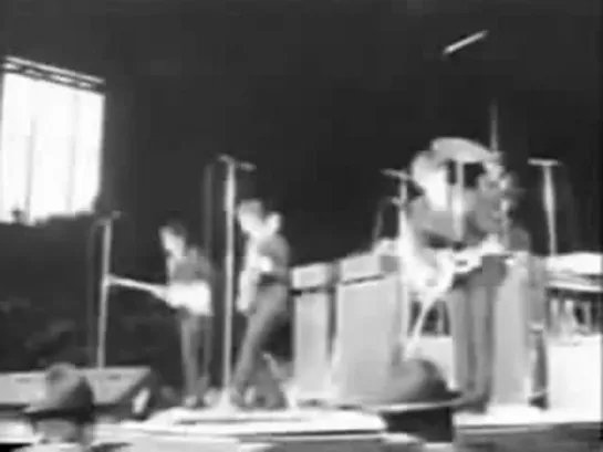 The Beatles - She Loves You (Live!)