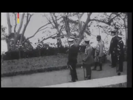 Kaiser Wilhelm II besucht den Soldatenfriedhof in Tarabya 1917