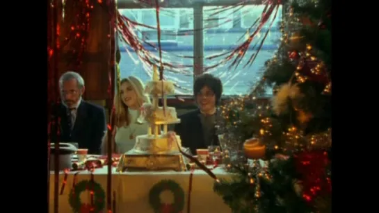 Saint Etienne feat. Tim Burgess - I Was Born On Christmas Day /1993/