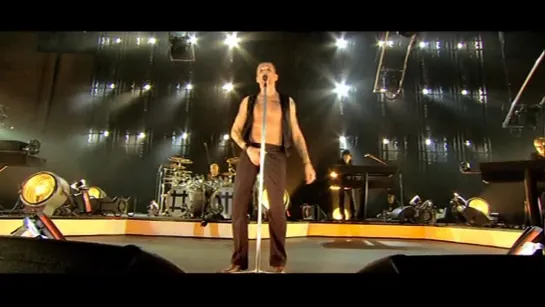 Depeche Mode - A Question Of Time [Tour Of The Universe. Live In Barcelona]