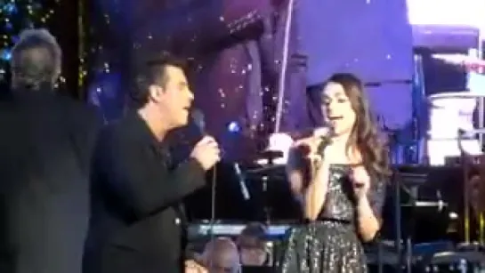 Full video of Lea performing “Somewhere Over The Rainbow” at The Grove Christmas - November 13, 2016