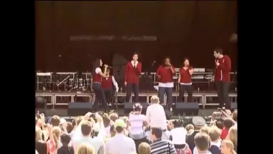 Glee Cast Performs at White House Easter Egg Roll