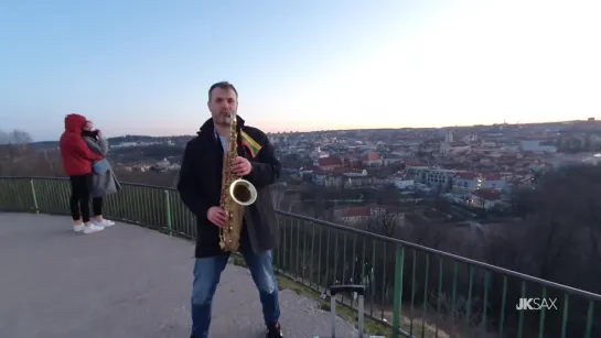 Stay Strong Italy 🎷 Street Sax Perfomance - Vilnius, Lithuania (Adriano Celentano - Soli)