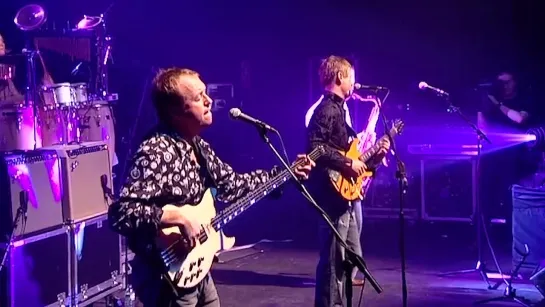 Level 42 - Leaving Me Now (Live In The New Theatre, Oxford 2006)