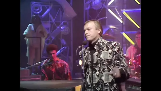 Level 42 - Leaving Me Now - Top Of The Pops 02-01-1986