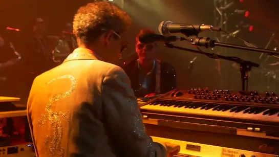 Level 42 - Mind On You (Sirens Tour Live, 2015) OFFICIAL