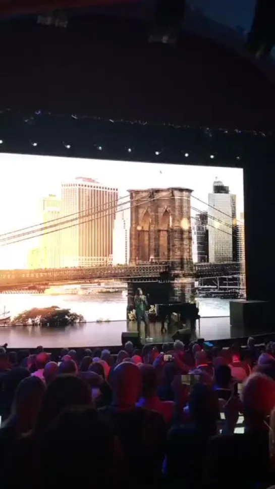 Lana Del Rey – Venice Bitch (Live @ Apple Event at «Brooklyn Academy of Music»)