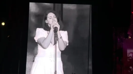 Lana Del Rey – Off To The Races (Live @ «Aerodrome Festival»)