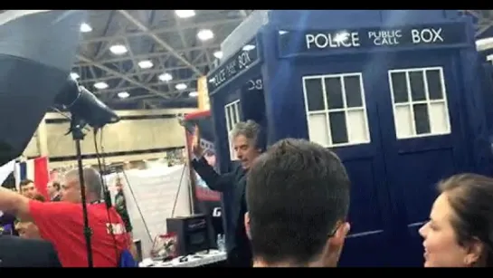 #PeterCapaldi came and signed our #TARDIS !!!!