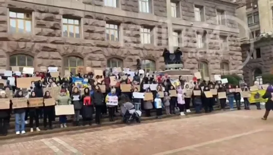 ‼️🇺🇦 Vuelve a celebrarse en Kiev una concentración a gran escala cerca del edificio de la administración