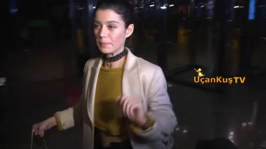 28/10/2019 - Beren Saat Bosanma Sorular#na Yan#t Vermedi ¦ Ucankus TV Magazin.