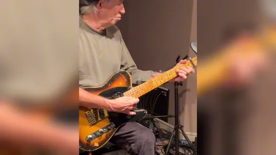 📹 Keith Richards импровизирует на гитаре