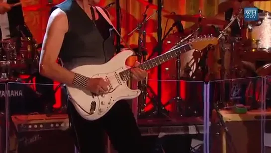 Buddy Guy and Jeff Beck Perform "Let Me Love You" at In Performance