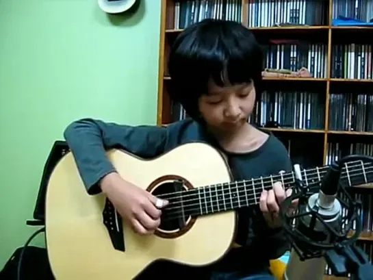 Gary Jules - Mad World by a 11-year-old guitar master