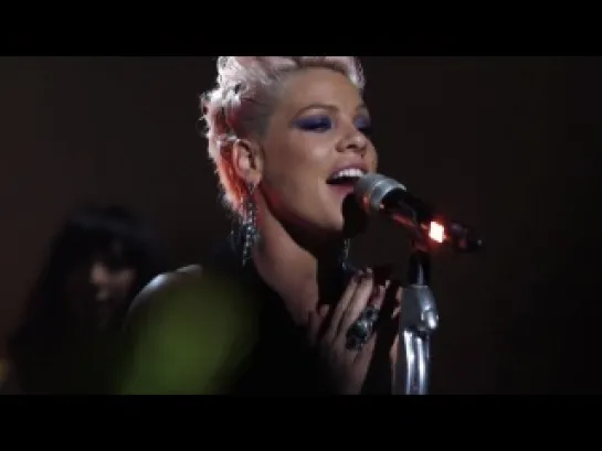 Pink - Try (live in Los Angeles)