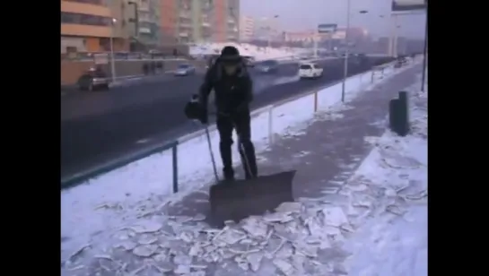 Если тротуар покрылся льдом