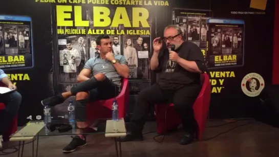 Еще Lo dice Álex de la Iglesia: "@mario_casas_ es un actorazo" #elbarlapelicula