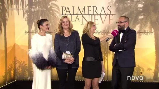 Mario Casas, Adriana Ugarte o Macarena García pasean emocionados por la alfombra roja de la premiere de 'Palmeras en la Nieve'