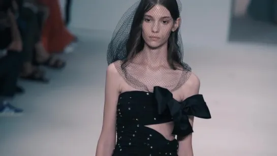 Giambattista Valli Haute Couture18-19 show sparkles with Swarovski Crystals