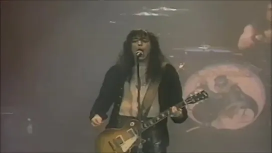 Cinderella - Fallin' Apart at the Seams (Live at The Palace of Auburn Hills in Detroit, Michigan, US on 3 May 1991)