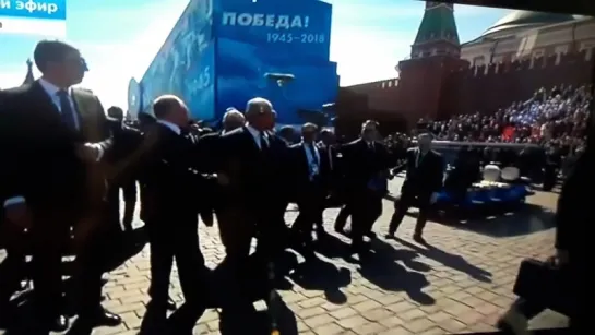 В Москве ветерана грубо оттолкнули от Путина 9.5.2018 Ростов-на-Дону Главный