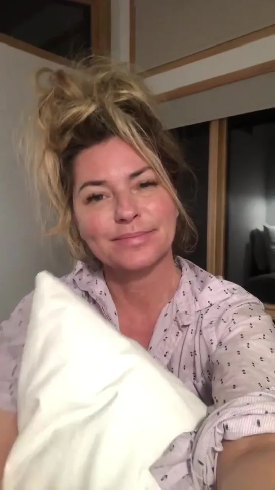 Shania Twain - Bed Time (April 2, 2020) [RUS SUB]