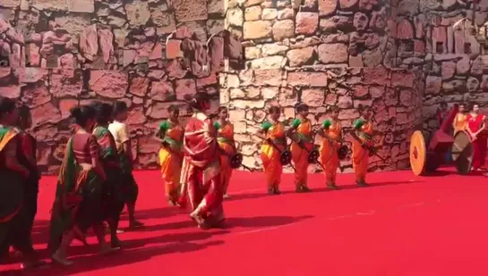 KanganaRanaut makes a grand entry at the trailer launch of Manikarnika. - - @Jisshusengupta @anky1912 @DirKrish @ZeeStudios_ @Ka