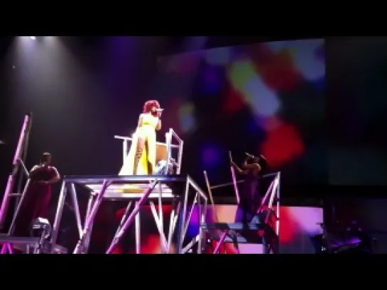 Rihanna - «Unfaithful» (Live  in Ottawa)