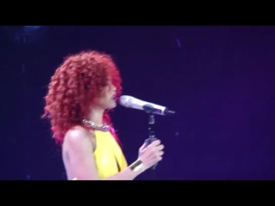 Rihanna - «California King Bed» (Live in Toronto)