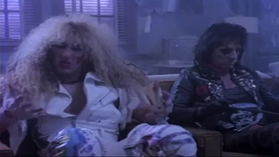 Twisted Sister feat. Alice Cooper - Be Chrool to Your Scuel (Official Music Video) © 1985