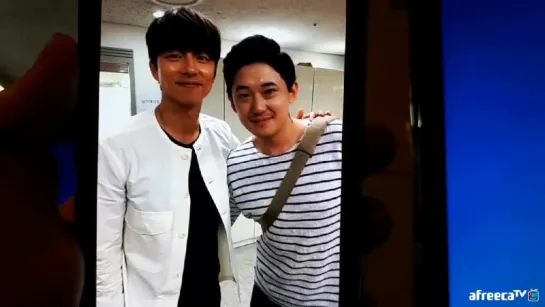 Gong Yoo's selfie with member of AfreecaTV crew 27.05.2017