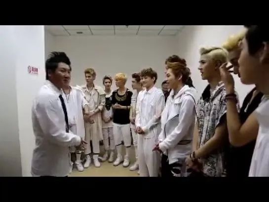 130728 EXO @ Asian Idol Awards Backstage