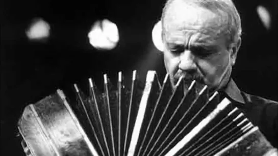 Astor Piazzolla plays Oblivion - Bandoneon and orchestra