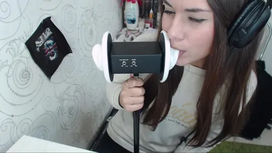 ASMR Slowly licking ears, eating ASMR HoneyGirl