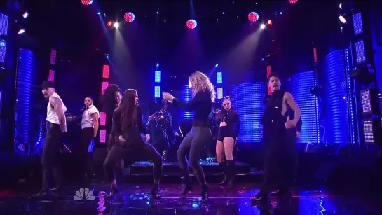 Iggy Azalea & MØ – Beg For It (@Live, «Saturday Night Live (SNL)»)