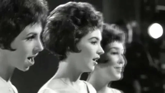 The Paris Sisters - What Am I to Do (1962) I love how you love me (1961) dream lover (64)